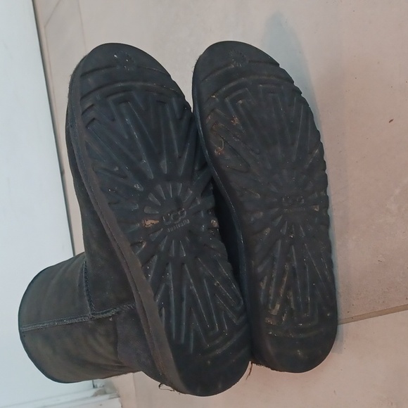 UGG CLASSIC SHORT BOOTS - Picture 4 of 5